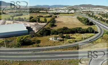 Terreno en Renta Frente al Polígono Empresarial Santa Rosa J