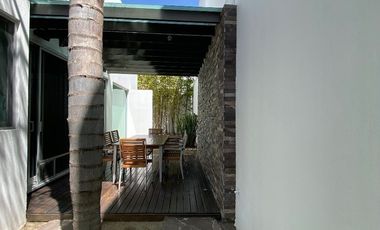 VENDO CASA EN ESQUINA LOMAS DE ANGELOPOLIS 2