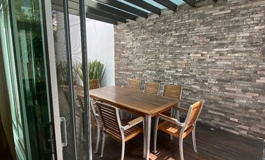 VENDO CASA EN ESQUINA LOMAS DE ANGELOPOLIS 2