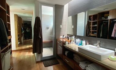 VENDO CASA EN ESQUINA LOMAS DE ANGELOPOLIS 2