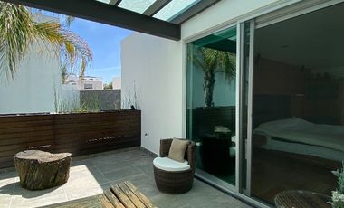 VENDO CASA EN ESQUINA LOMAS DE ANGELOPOLIS 2