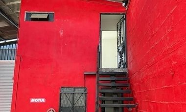 Bodega en renta, frente a Avenida Lazaro Cárdenas.