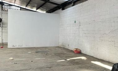 Bodega en renta, frente a Avenida Lazaro Cárdenas.