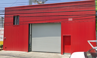 Bodega en renta, frente a Avenida Lazaro Cárdenas.
