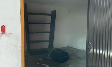 Bodega en renta, frente a Avenida Lazaro Cárdenas.