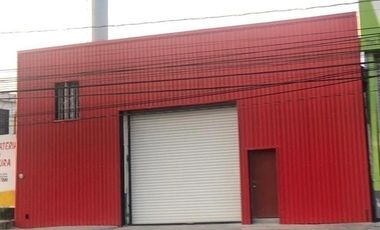 Bodega en renta, frente a Avenida Lazaro Cárdenas.