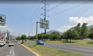 Bodega en renta, frente a Avenida Lazaro Cárdenas.