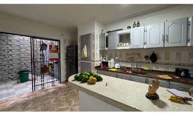 Casa de tres pisos en venta Barrio Las Américas Palmira Valle Colombia