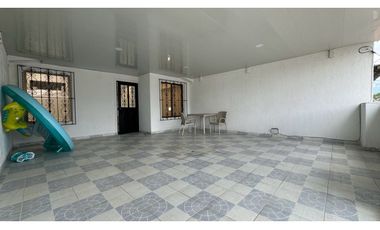 Casa de tres pisos en venta Barrio Las Américas Palmira Valle Colombia
