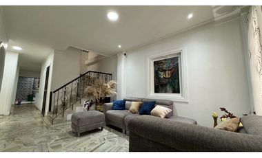 Casa de tres pisos en venta Barrio Las Américas Palmira Valle Colombia