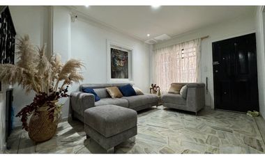 Casa de tres pisos en venta Barrio Las Américas Palmira Valle Colombia