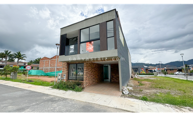 Casa en Unidad Cerrada La Ceja