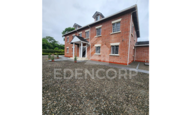 Casa estilo Inglés en Manglaralto