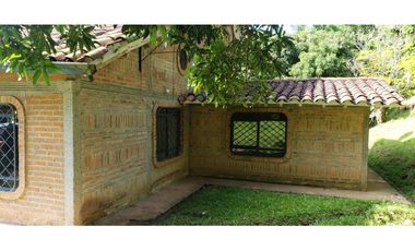 Se VENDE HERMOSA CASA CAMPESTRE EN CERRITOS