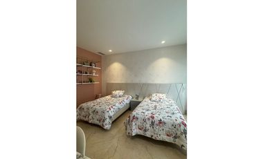VENDO APARTAMENTO DE LUJO EN BARRIO EL GOLF