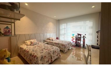 VENDO APARTAMENTO DE LUJO EN BARRIO EL GOLF
