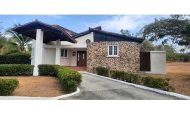 VENTA DE CASA EN CORONADO, HERMOSA Y AMOBLADA