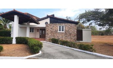 VENTA DE CASA EN CORONADO, HERMOSA Y AMOBLADA