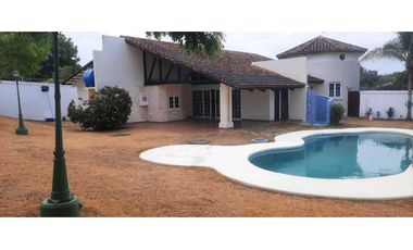 VENTA DE CASA EN CORONADO, HERMOSA Y AMOBLADA