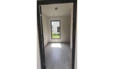 Se alquila o se vende hermosa casa ubicada en Panama Pacífico. (IH)