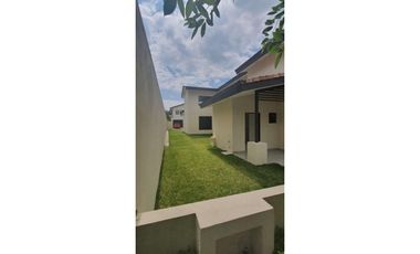Se alquila o se vende hermosa casa ubicada en Panama Pacífico. (IH)