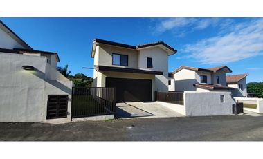 Se alquila o se vende hermosa casa ubicada en Panama Pacífico. (IH)