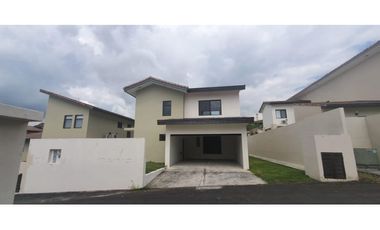 Se alquila o se vende hermosa casa ubicada en Panama Pacífico. (IH)