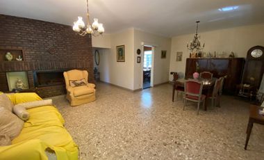 VENTA CASA ESTACION RANELAGH 6 AMB JARDIN PILETA