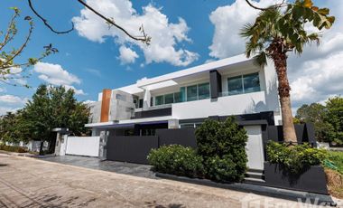 Modern Luxury House in a prime area of Chiang Mai