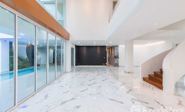 Modern Luxury House in a prime area of Chiang Mai
