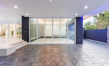 Modern Luxury House in a prime area of Chiang Mai