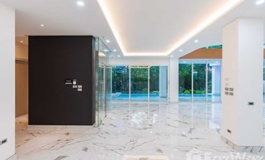 Modern Luxury House in a prime area of Chiang Mai
