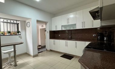 LINDA CASA EN ALQUILER, AMOBLADA CON 4 DORMITORIOS EN SAN ISIDRO