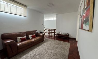 LINDA CASA EN ALQUILER, AMOBLADA CON 4 DORMITORIOS EN SAN ISIDRO