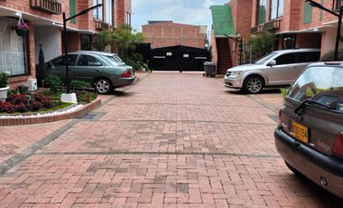 CASA 15 EN ARRIENDO COTA L.F.G.J.