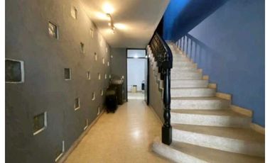 CASA EN SAN FRANCISCO PARA USO COMERCIAL DOS NIVELES 500M2