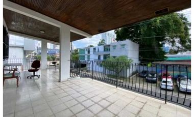 CASA EN SAN FRANCISCO PARA USO COMERCIAL DOS NIVELES 500M2