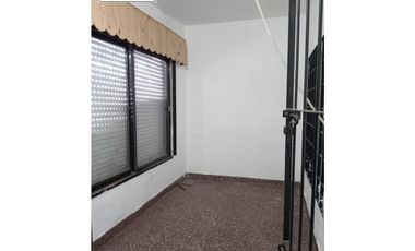 Casa en venta en Gonzalez Catan Centro Calle Simon Perez Nº 4120