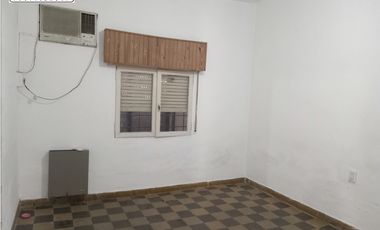 Casa en venta en Gonzalez Catan Centro Calle Simon Perez Nº 4120