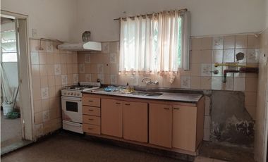 Casa en venta en Gonzalez Catan Centro Calle Simon Perez Nº 4120