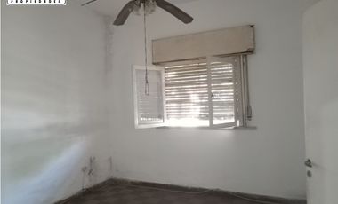 Casa en venta en Gonzalez Catan Centro Calle Simon Perez Nº 4120