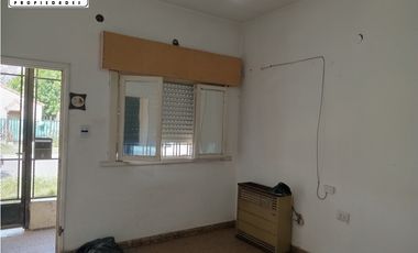 Casa en venta en Gonzalez Catan Centro Calle Simon Perez Nº 4120
