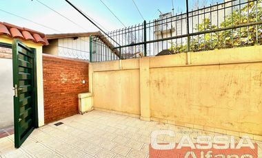 CHALET EN PH INTERNO, 3 AMBIENTES PERFECTO ESTADO CON AMPLIO PATIO Y  FONDO VERDE