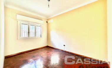 CHALET EN PH INTERNO, 3 AMBIENTES PERFECTO ESTADO CON AMPLIO PATIO Y  FONDO VERDE