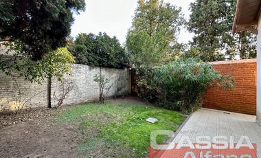 CHALET EN PH INTERNO, 3 AMBIENTES PERFECTO ESTADO CON AMPLIO PATIO Y  FONDO VERDE