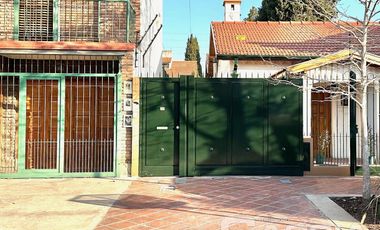 CHALET EN PH INTERNO, 3 AMBIENTES PERFECTO ESTADO CON AMPLIO PATIO Y  FONDO VERDE