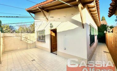 CHALET EN PH INTERNO, 3 AMBIENTES PERFECTO ESTADO CON AMPLIO PATIO Y  FONDO VERDE