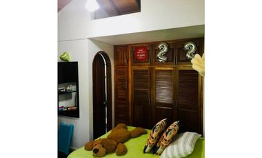 CASA EN  VENTA EN ALTOS DEL POBLADO CERCA A LA UNIVERSIDAD CES