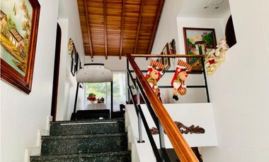 CASA EN  VENTA EN ALTOS DEL POBLADO CERCA A LA UNIVERSIDAD CES
