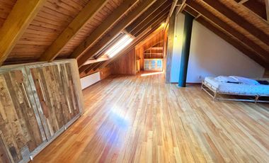 Hermosa casa con amplio jardín y bosque